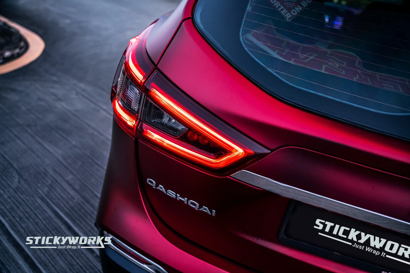 StickyWorks Nissan Qashqai tail light close-up with red wrap showing detailed finish and precision installation
